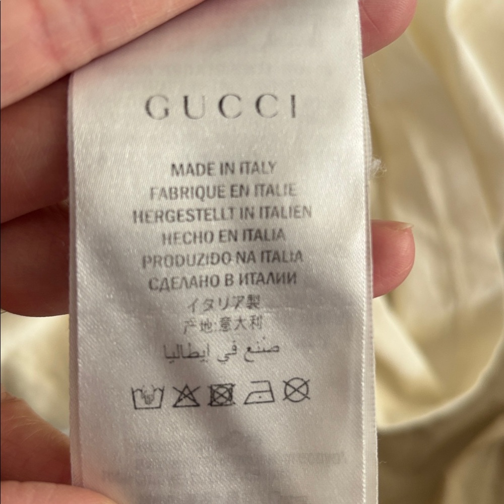 Gucci Ivory Tee with Black Logo - Picture 10 of 10